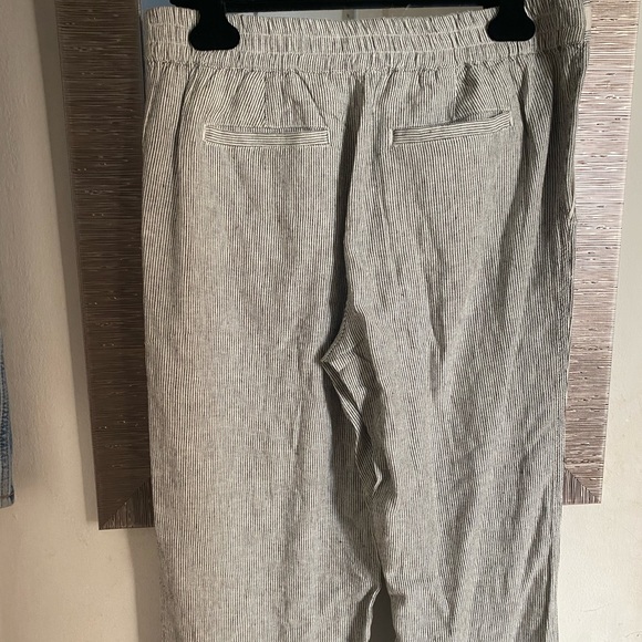 Light weight Linen pants . Thin pinstripes wide legs laid back luxurious look - Picture 2 of 3